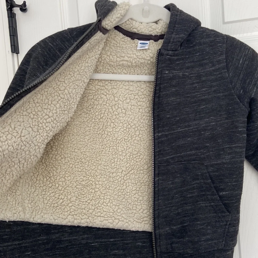 Boys Old Navy zip up jacket size small